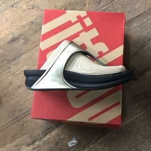 gold fitflop sandal